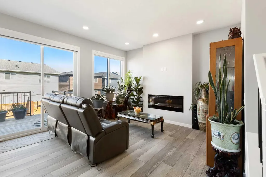 35 Lucas Passage NW Calgary AB T3P 2E3