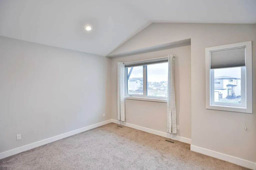470 Bluebell Lane W Lethbridge AB T1J 5S4