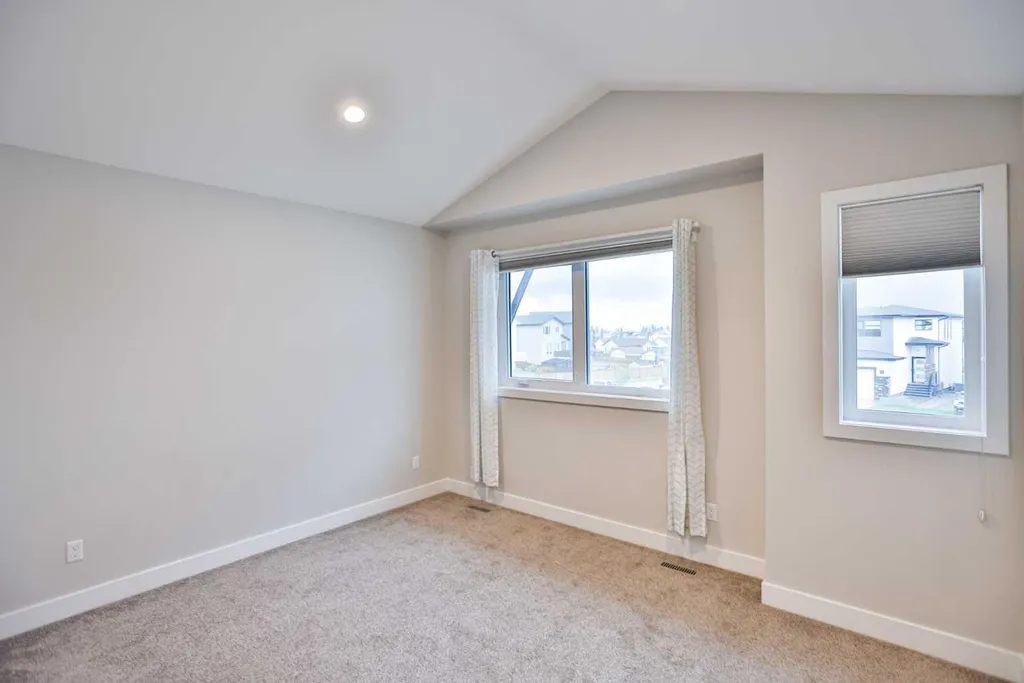470 Bluebell Lane W Lethbridge AB T1J 5S4