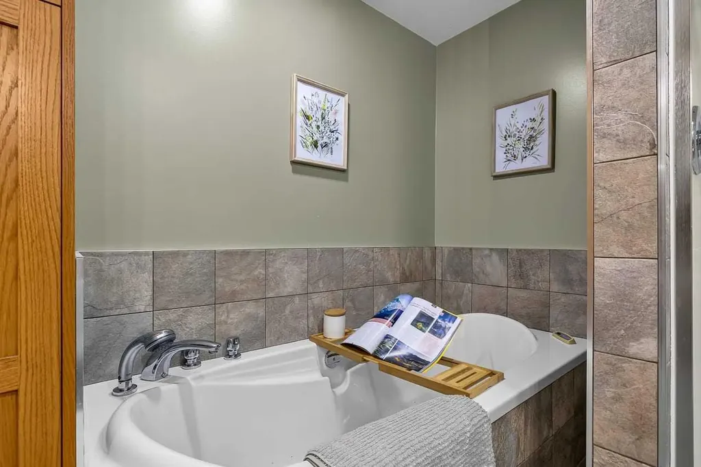 115 Sunvista Court SE Calgary AB T2X 3G6