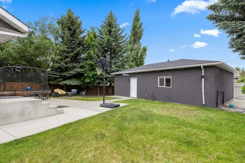 115 Sunvista Court SE Calgary AB T2X 3G6