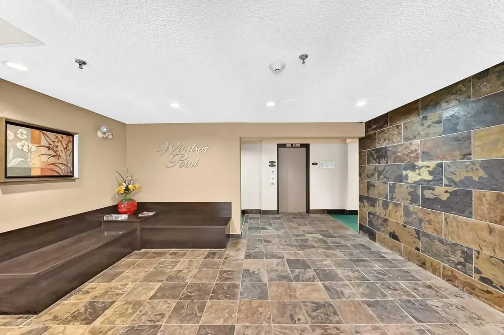 723 57 Avenue SW Calgary AB T2V 4Z3