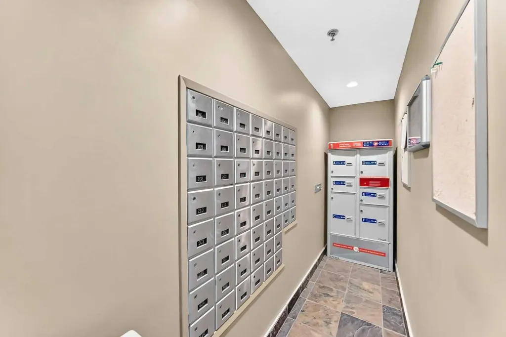 723 57 Avenue SW Calgary AB T2V 4Z3