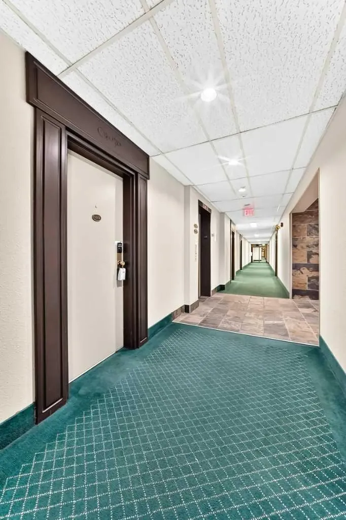 723 57 Avenue SW Calgary AB T2V 4Z3