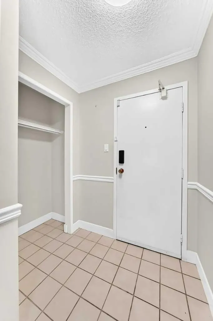 723 57 Avenue SW Calgary AB T2V 4Z3