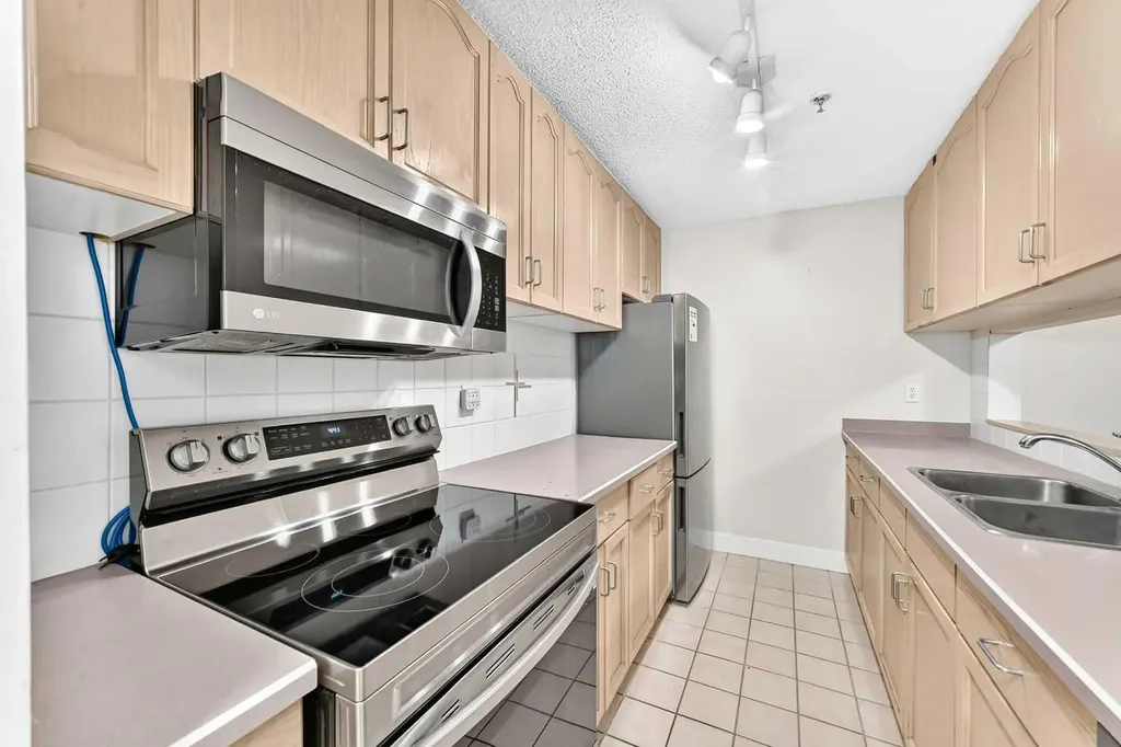 723 57 Avenue SW Calgary AB T2V 4Z3