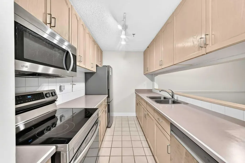723 57 Avenue SW Calgary AB T2V 4Z3