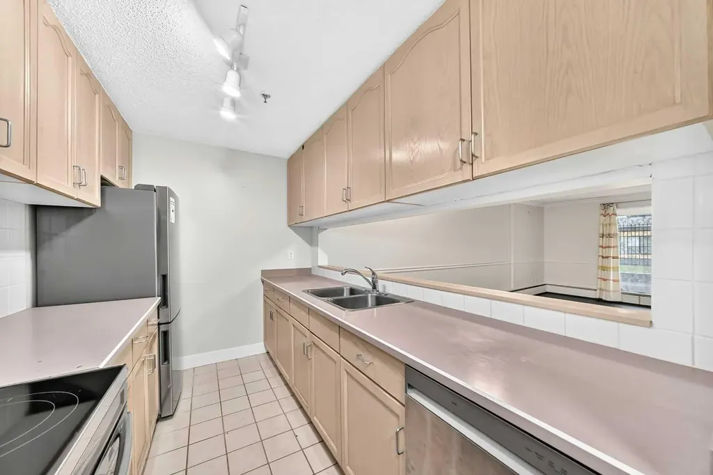 723 57 Avenue SW Calgary AB T2V 4Z3