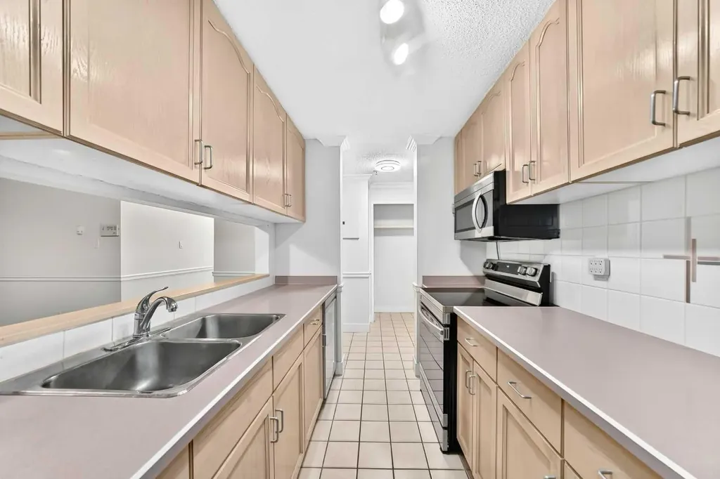 723 57 Avenue SW Calgary AB T2V 4Z3