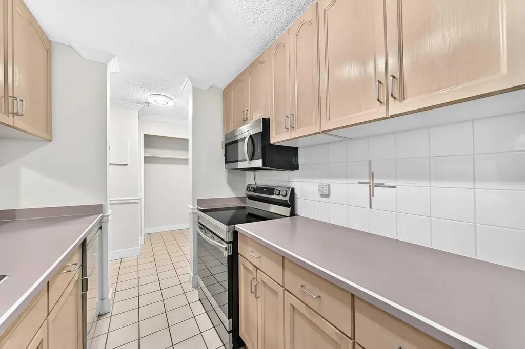 723 57 Avenue SW Calgary AB T2V 4Z3