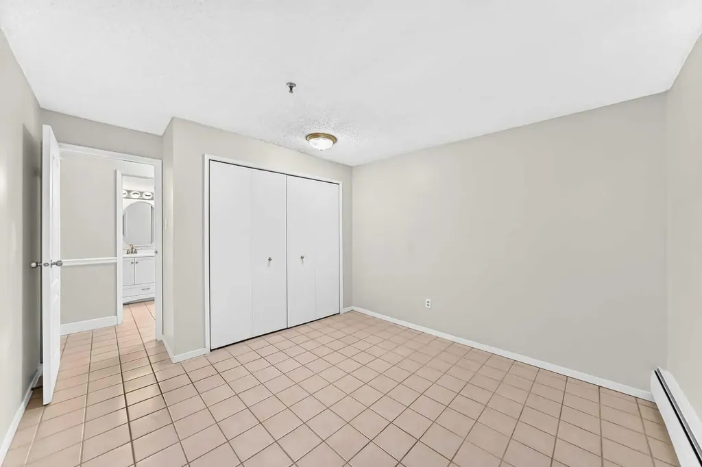 723 57 Avenue SW Calgary AB T2V 4Z3