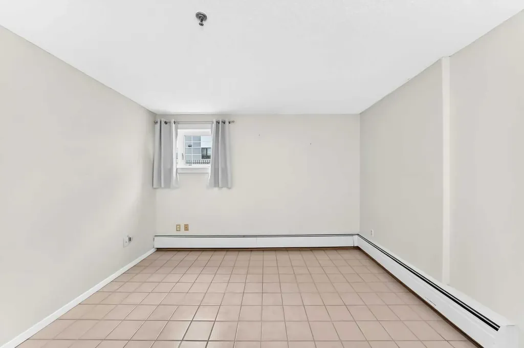 723 57 Avenue SW Calgary AB T2V 4Z3