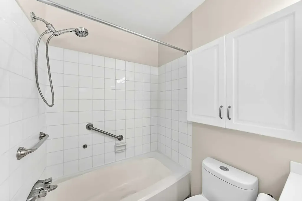723 57 Avenue SW Calgary AB T2V 4Z3
