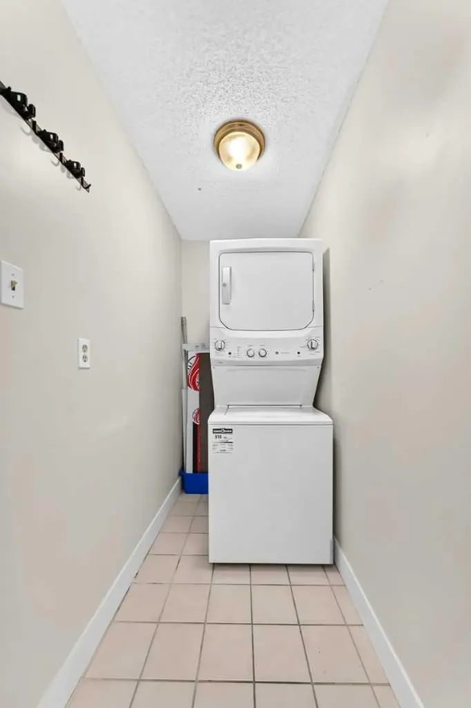 723 57 Avenue SW Calgary AB T2V 4Z3
