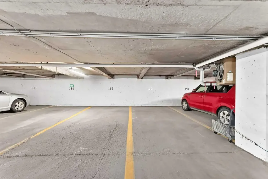 723 57 Avenue SW Calgary AB T2V 4Z3