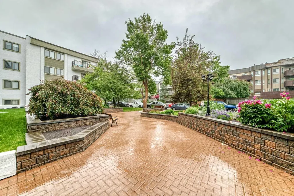 723 57 Avenue SW Calgary AB T2V 4Z3