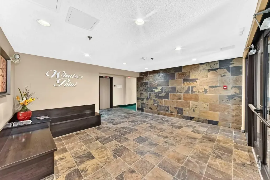 723 57 Avenue SW Calgary AB T2V 4Z3