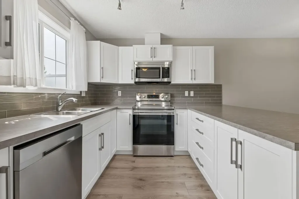 268 Sunset Road Cochrane AB T4C 0H4