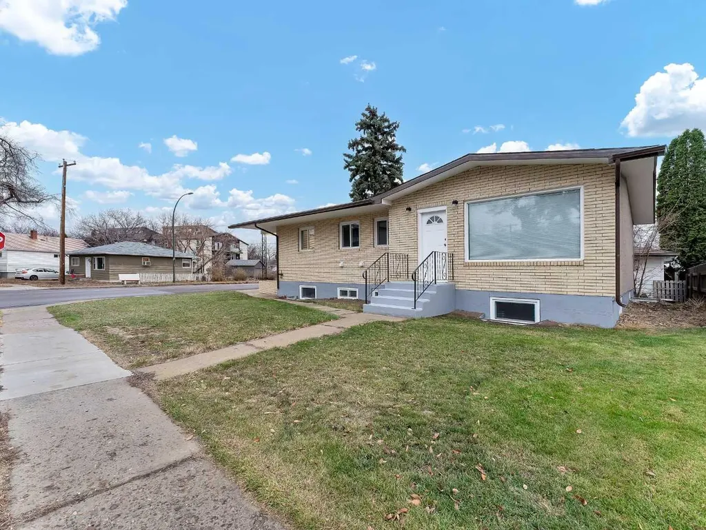 189 2 Street NE Medicine Hat AB T1A5K8