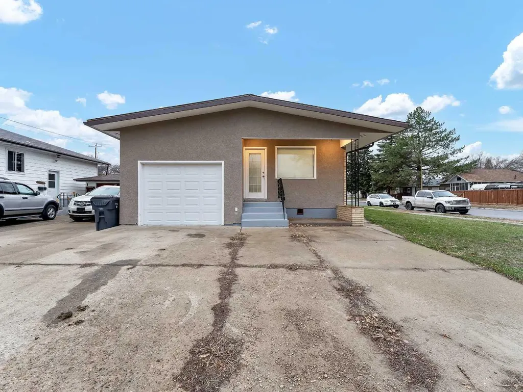 189 2 Street NE Medicine Hat AB T1A5K8