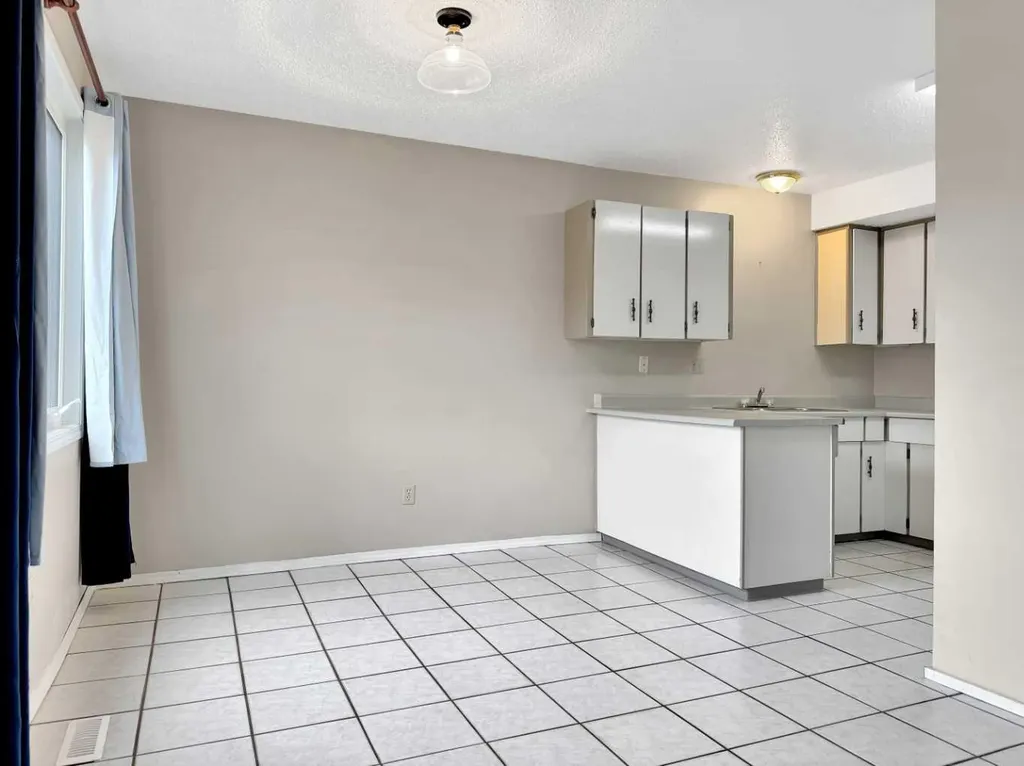 57 97 Avenue Grande Cache AB t0e0y0