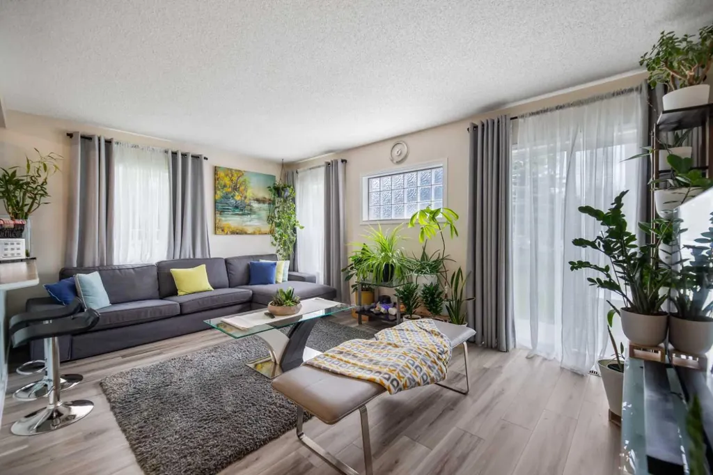 4 Millview Green SW Calgary AB T2Y 3W1