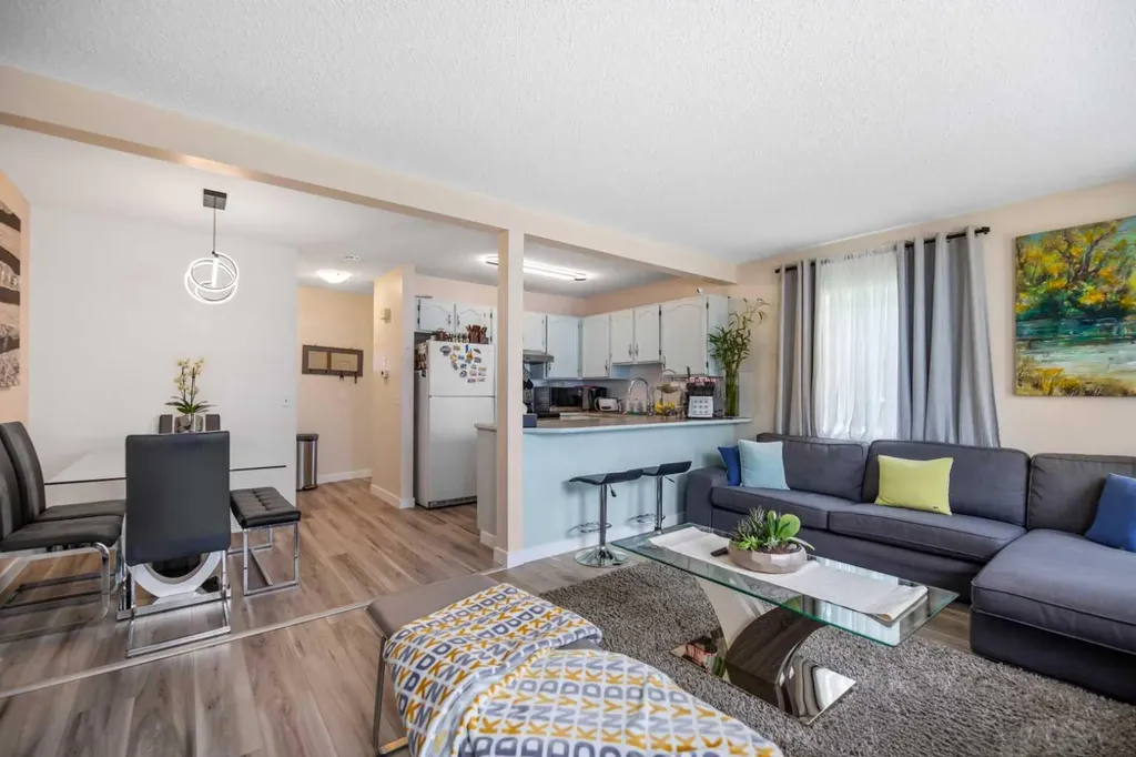 4 Millview Green SW Calgary AB T2Y 3W1