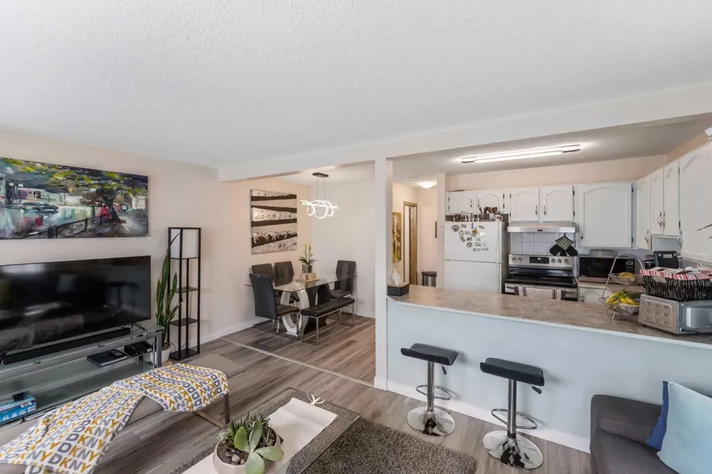 4 Millview Green SW Calgary AB T2Y 3W1