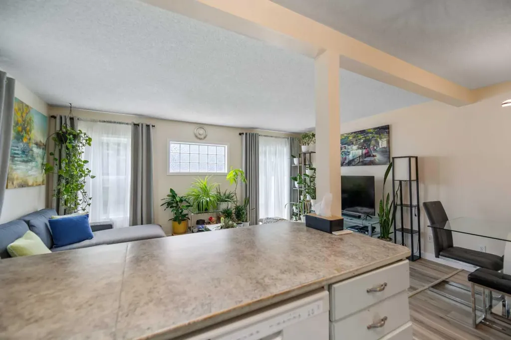 4 Millview Green SW Calgary AB T2Y 3W1