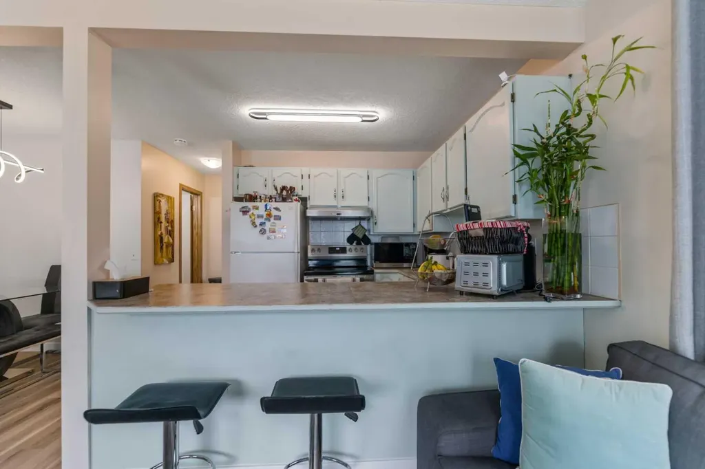 4 Millview Green SW Calgary AB T2Y 3W1