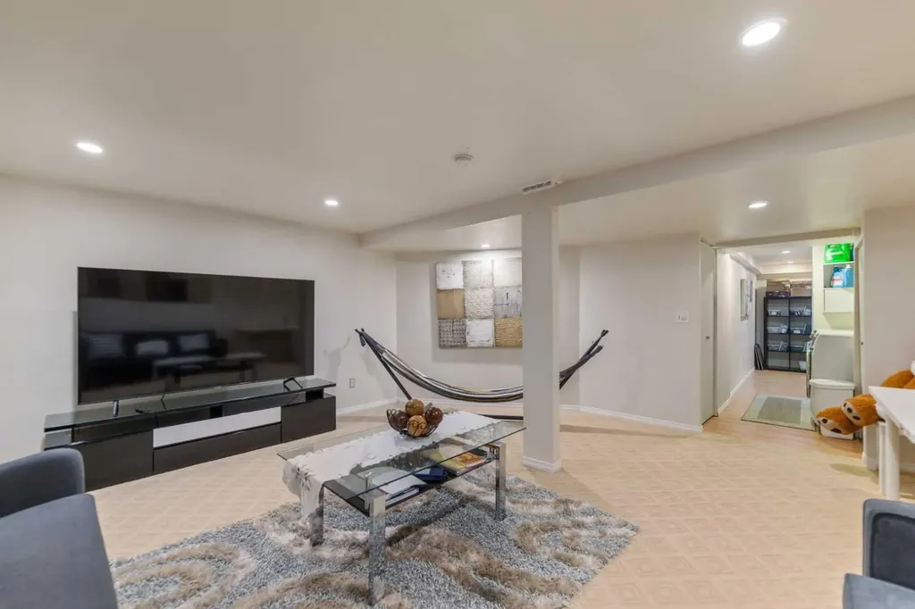 4 Millview Green SW Calgary AB T2Y 3W1