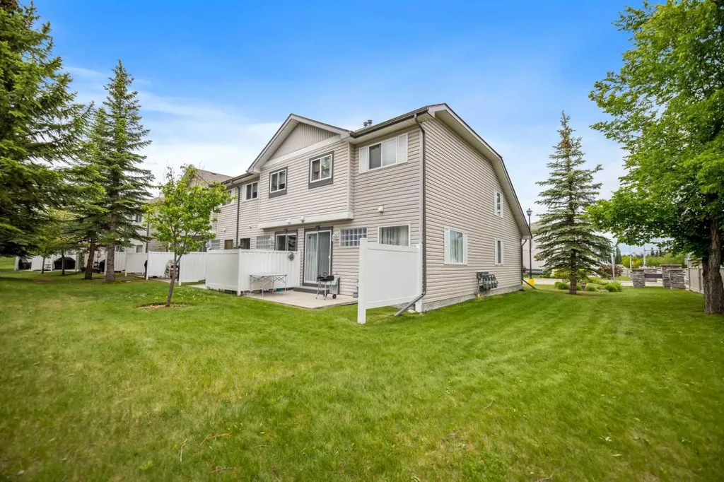 4 Millview Green SW Calgary AB T2Y 3W1