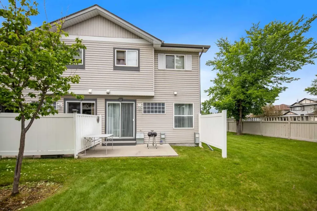 4 Millview Green SW Calgary AB T2Y 3W1