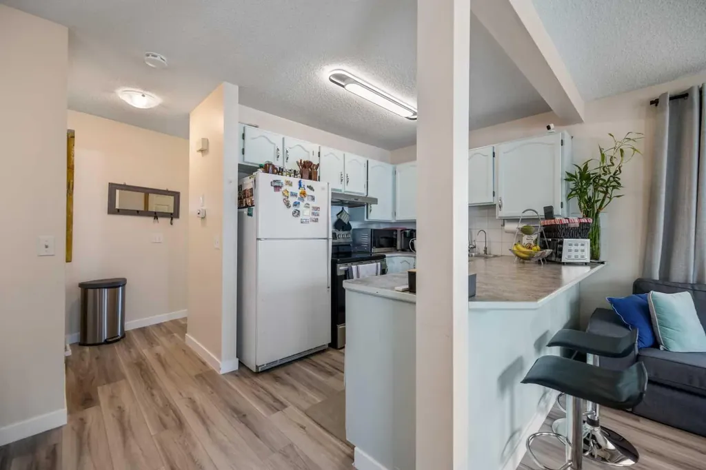 4 Millview Green SW Calgary AB T2Y 3W1