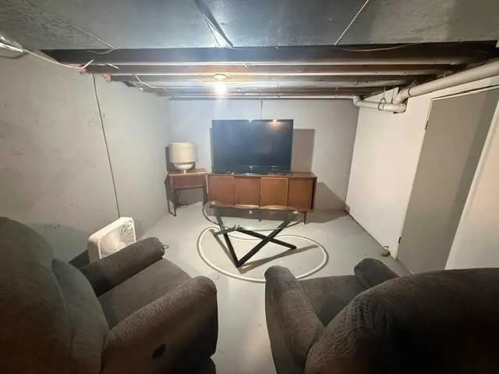 148 4 Street Drumheller AB T0J 0Y0