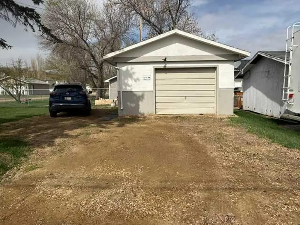 148 4 Street Drumheller AB T0J 0Y0