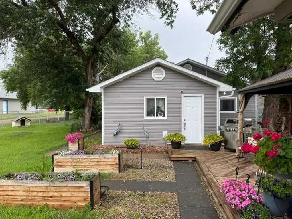 148 4 Street Drumheller AB T0J 0Y0