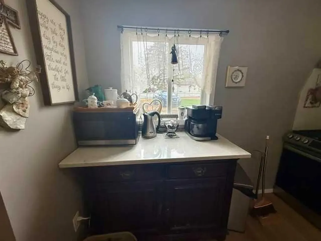 148 4 Street Drumheller AB T0J 0Y0