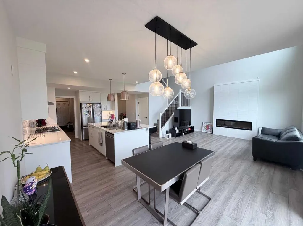 300 Carringvue Place NW Calgary AB T3P2A5