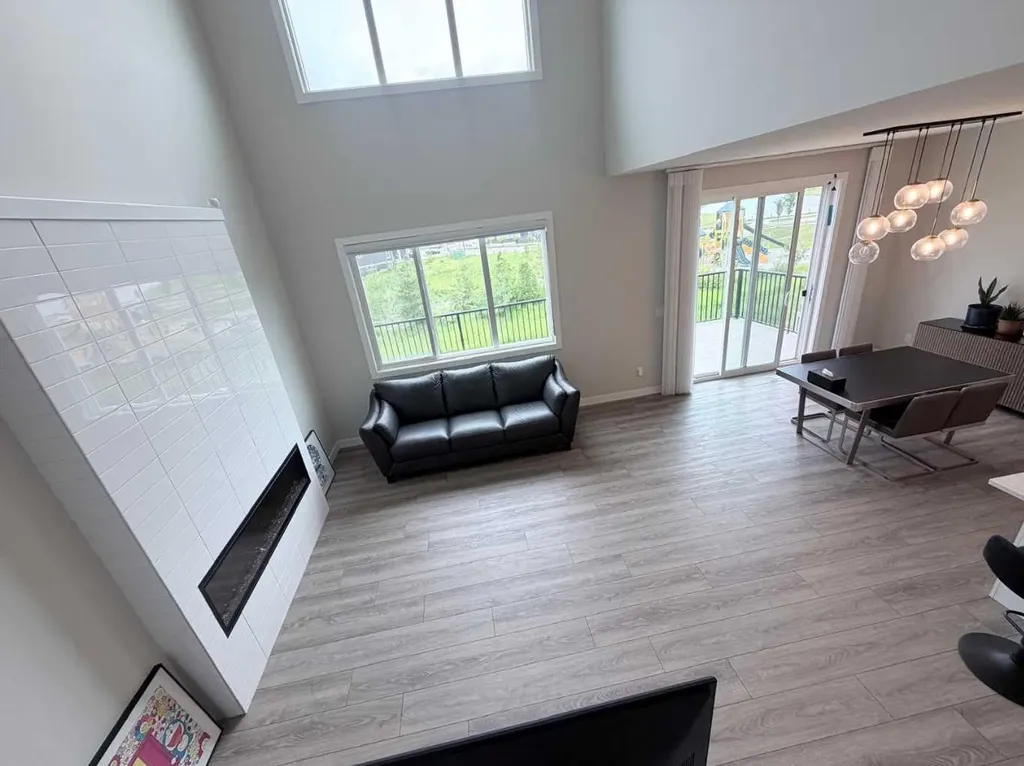 300 Carringvue Place NW Calgary AB T3P2A5