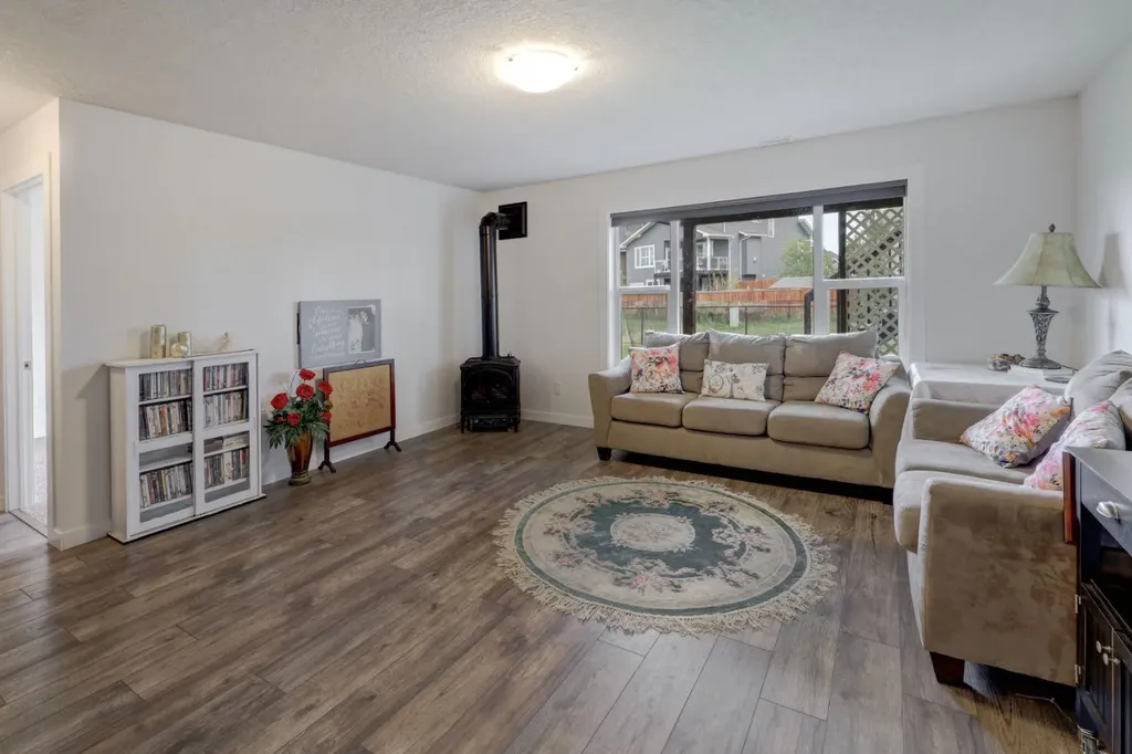 83 Valarosa Drive Didsbury AB T0H 0W0