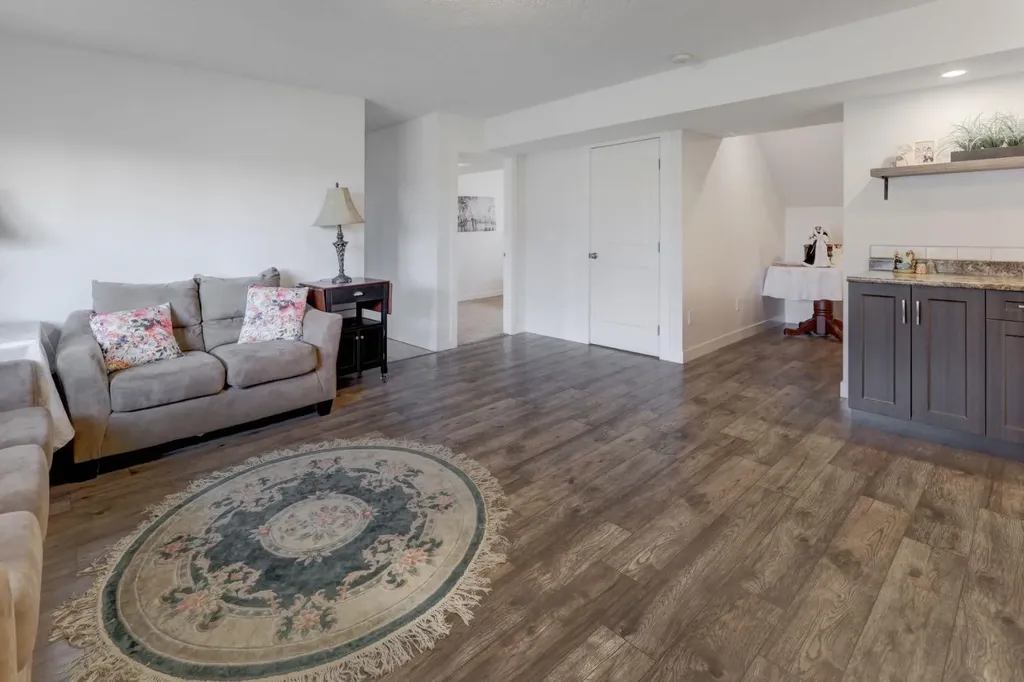 83 Valarosa Drive Didsbury AB T0H 0W0