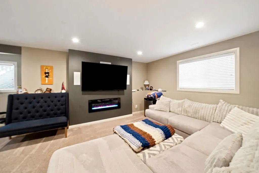 262 Viscount Drive Red Deer AB T4R 0M7