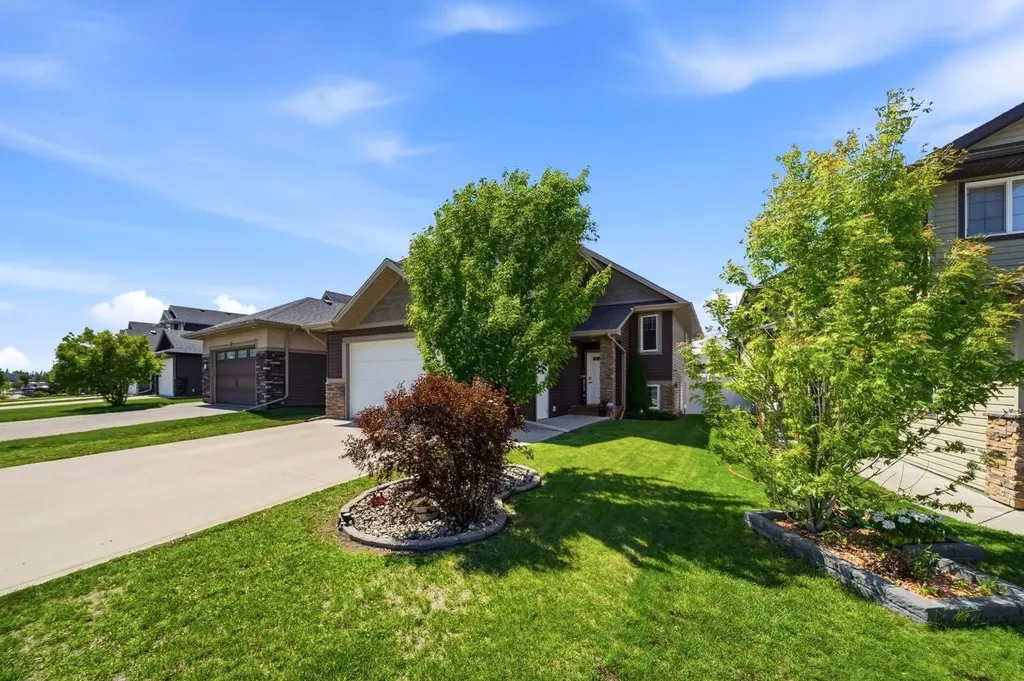 262 Viscount Drive Red Deer AB T4R 0M7