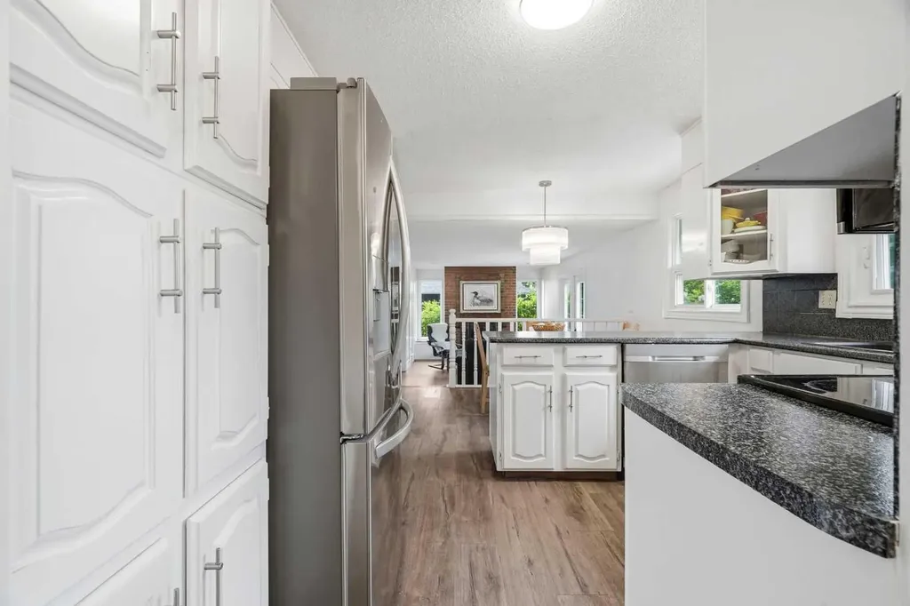 527 Deer Side Place SE Calgary AB T2J 6A1