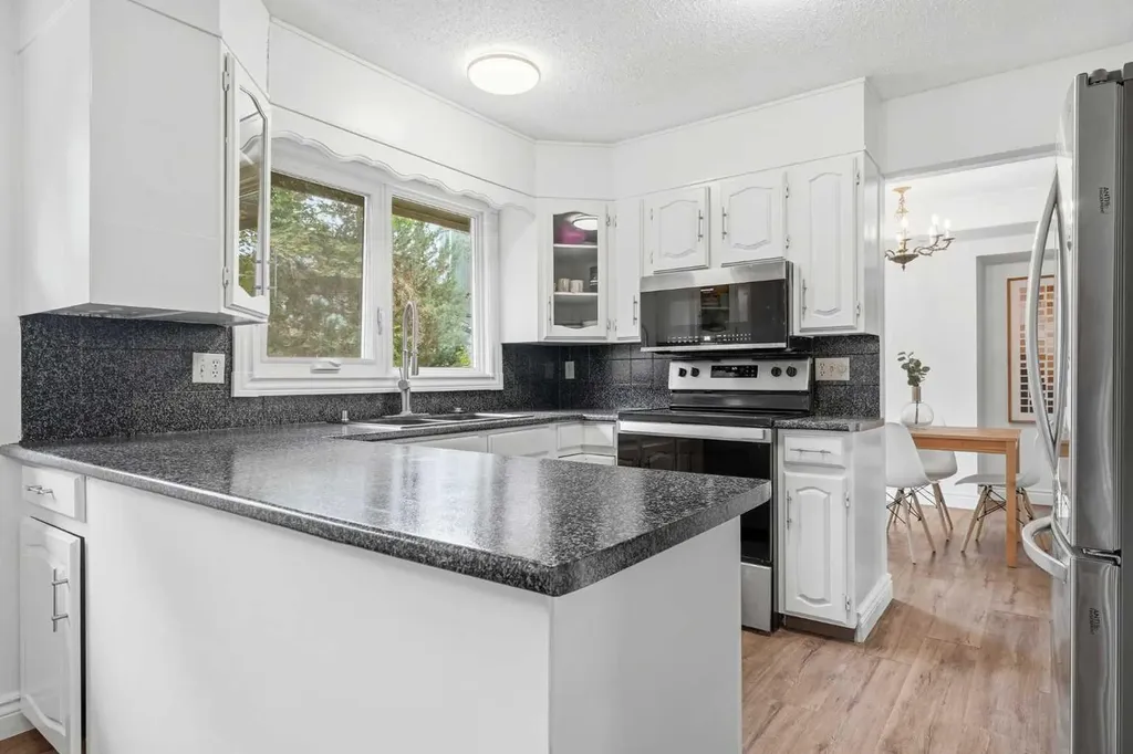 527 Deer Side Place SE Calgary AB T2J 6A1