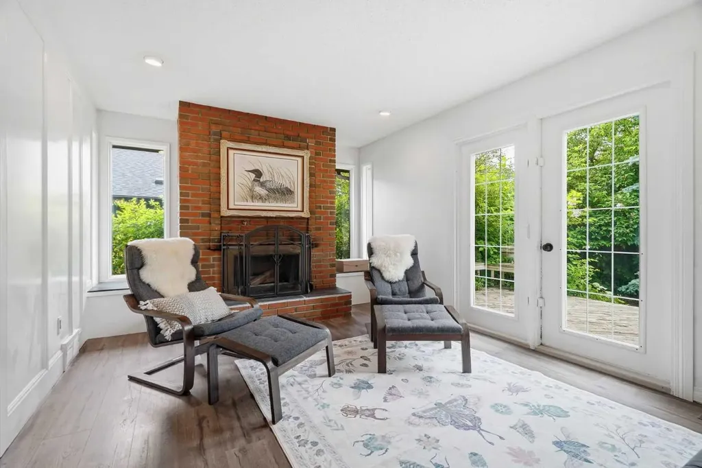 527 Deer Side Place SE Calgary AB T2J 6A1