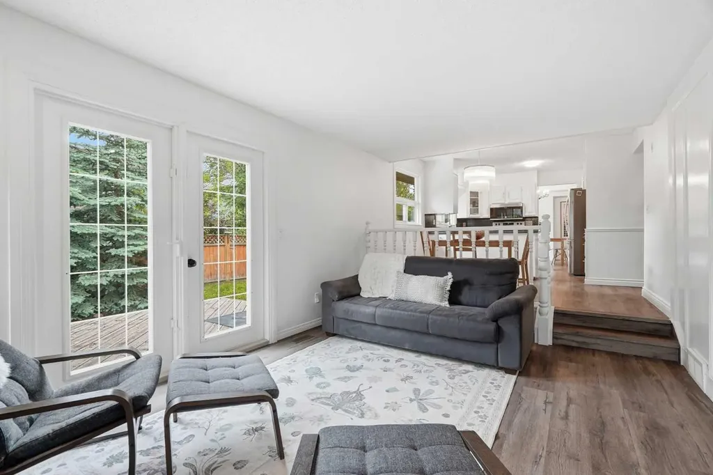527 Deer Side Place SE Calgary AB T2J 6A1