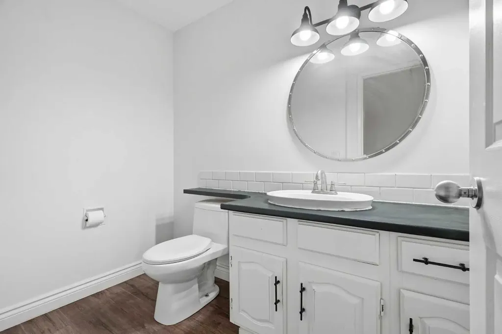 527 Deer Side Place SE Calgary AB T2J 6A1
