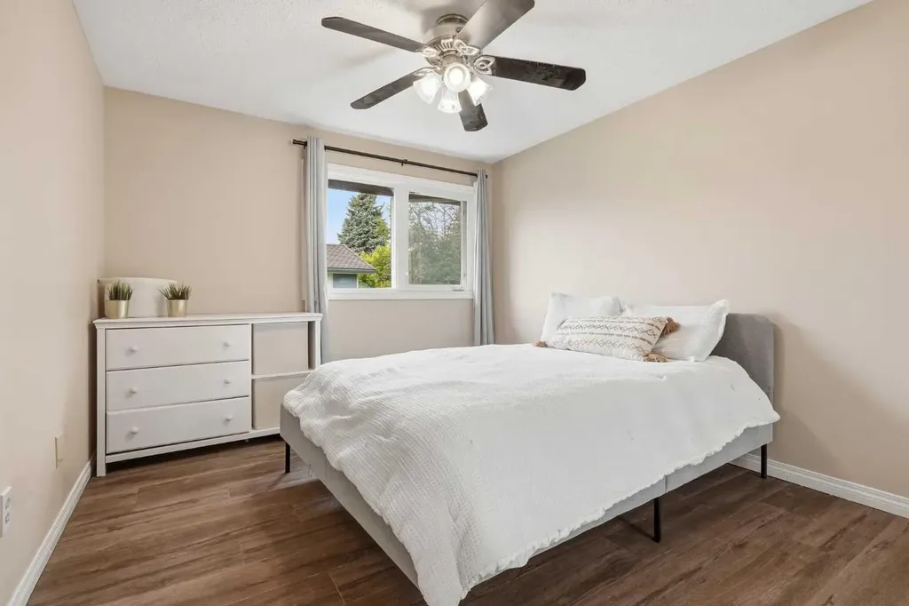 527 Deer Side Place SE Calgary AB T2J 6A1